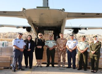 مساعدات طبية تشيكية تصل إلى الأردن تمهيدا لإرسالها إلى غزة