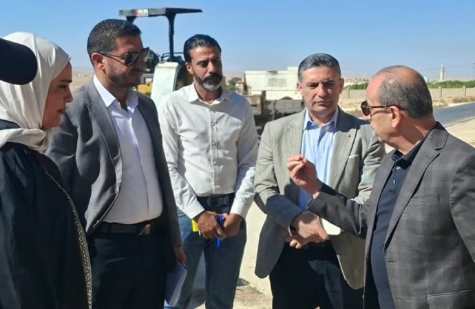 وزير الإدارة المحلية يتفقد بلدية أم الرصاص