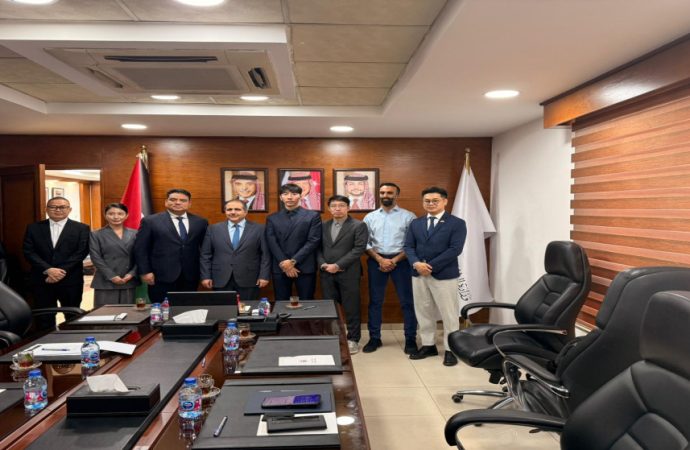 وزير الاستثمار يبحث فرص التعاون في مجال إدارة النفايات
