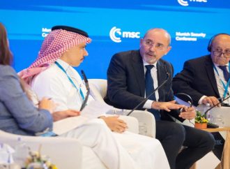 وزير الخارجية يؤكد ضرورة تكاتف الجهود لوقف العدوان على غزة وإنهاء المجاعة