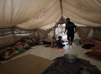 فلسطين تناشد المجتمع الدولي بالضغط على إسرائيل لإدخال البيوت الجاهزة والخيام إلى غزة