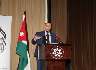 وزير الاتصال الحكومي يرعى افتتاح البرلمان الأردني النموذجي في مدرسة كينغز أكاديمي