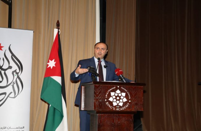 وزير الاتصال الحكومي يرعى افتتاح البرلمان الأردني النموذجي في مدرسة كينغز أكاديمي