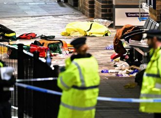 10 جرحى على الأقل في حادث طعن على متن قطار في بريطانيا