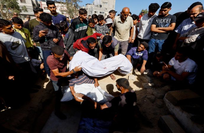 وزارة الصحة في غزة: استلام 15 جثمانا جديدا لشهداء أفرج عنهم الاحتلال