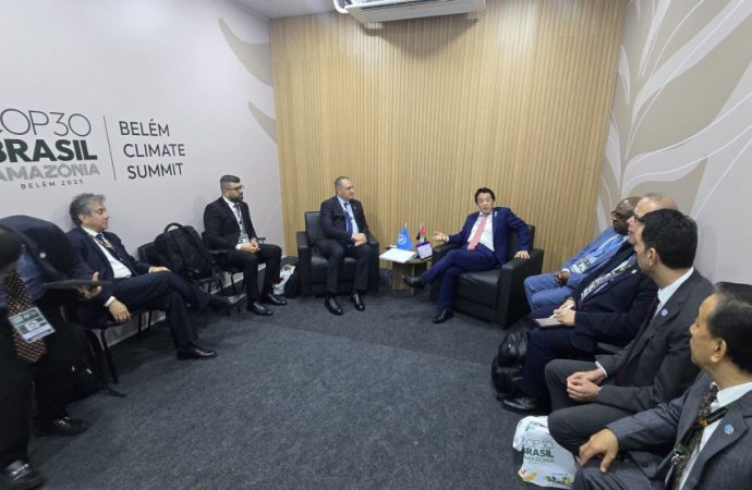 وزير البيئة يبحث مع “الفاو” مستجدات مشروعي “المناخ الأخضر” و”الاقتصاد الأزرق”
