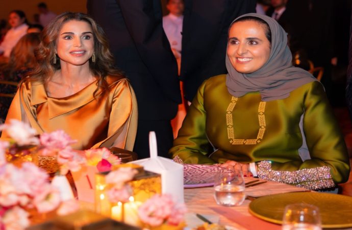 الملكة رانيا تشارك في عشاء خيري أقيم بمتحف الفن الإسلامي في الدوحة