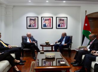 الصفدي وعضو لجنة الشؤون الخارجية في البرلمان الألماني يبحثان تطورات الأوضاع بالمنطقة