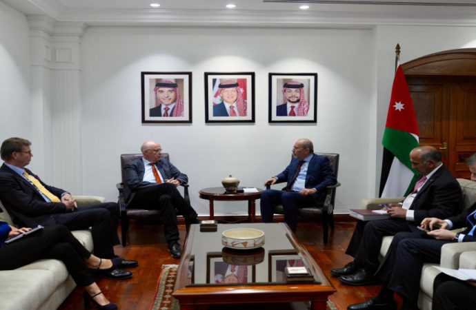 الصفدي وعضو لجنة الشؤون الخارجية في البرلمان الألماني يبحثان تطورات الأوضاع بالمنطقة