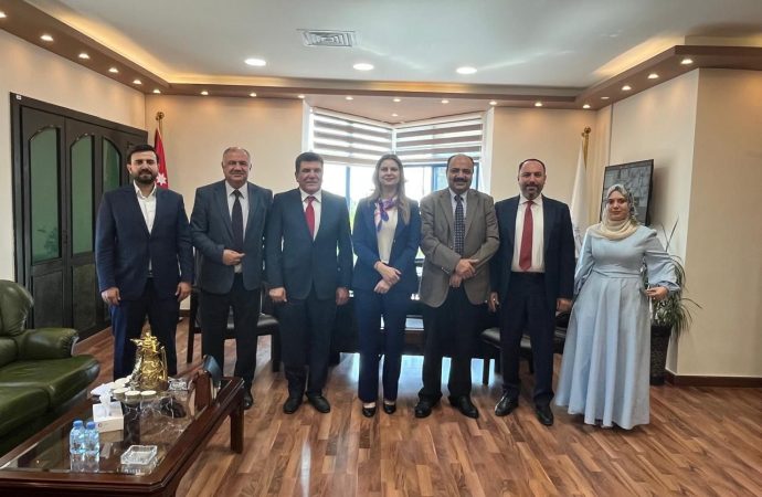 بالصور : الميثاق الوطني: الصناعة الدوائية الأردنية قصة نجاح وطنية تستحق كل الدعم