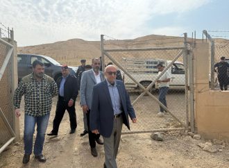 بالصور : وزير المياه والري خلال جولة في الكرك والطفيلة:يوعز بزيادة صهاريج المياه وسرعة انجاز محطة المعالجة في البربيطة