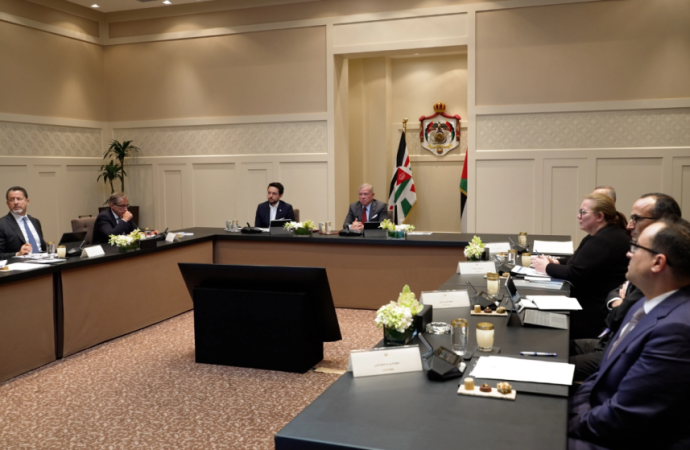 الملك يدعو لتبني نهج حكومي موحد يسهم في تبسيط الإجراءات على المستثمر