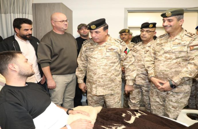 المساعد للعمليات والتدريب يعود مصابي لواء الرمثا