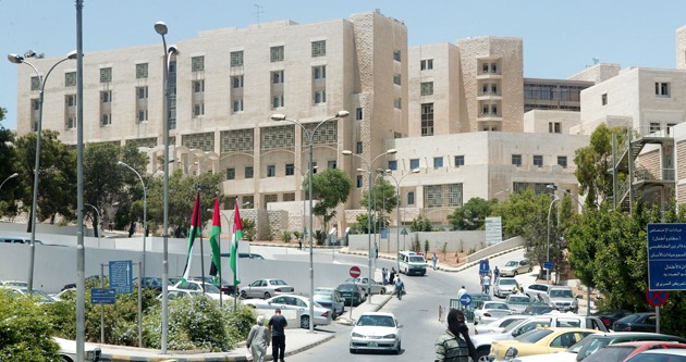 مستشفيات البشير تجري أول عملية ربط لعنق الرحم بالمنظار