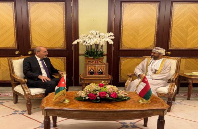 وزير الخارجية يجري مباحثات موسعة مع نظيره العُماني