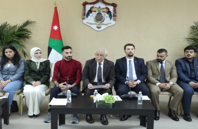 العيسوي: الشباب قلب الدولة النابض ومحور رؤية الملك وولي عهده للتحديث