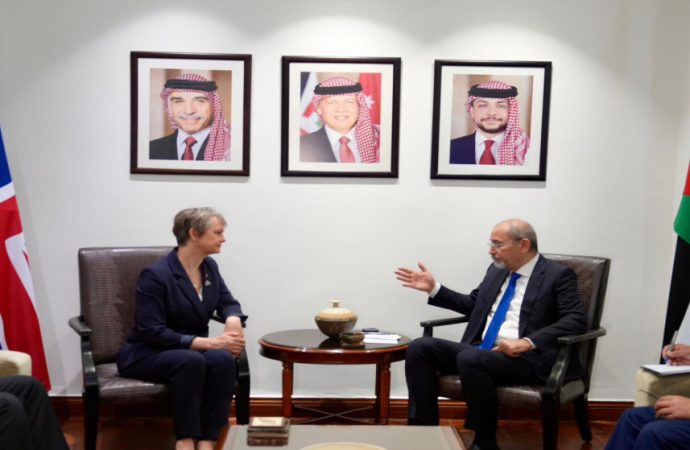 الأردن وبريطانيا يؤكدان ضرورة ضمان تنفيذ بنود اتفاق وقف إطلاق النار في غزة