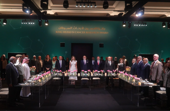 الأمير طلال يكرم الفائزين بجائزة الحسين لأبحاث السرطان