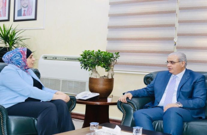 البدور : تخفيض أسعار 97 صنفا دوائيا تشمل المضادات الحيوية والسرطان والمناعية