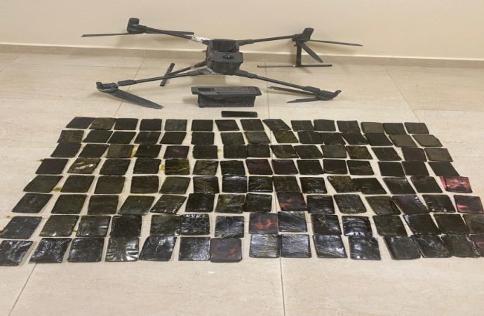 الجيش: إحباط محاولات تهريب مخدرات باستخدام طائرة مسيّرة وبالونات