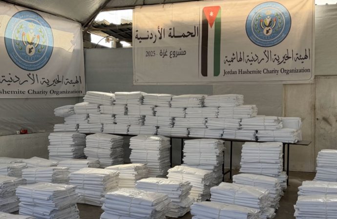 الحملة الأردنية تستكمل توزيع الشوادر وصيانة خيام النازحين في غزة