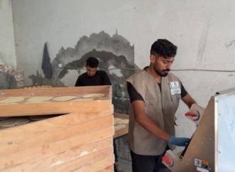 الحملة الأردنية توزع مساعدات مقابل الخط الأصفر في مخيم جباليا شمالي غزة