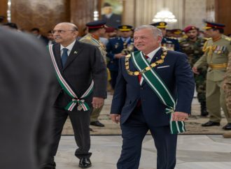 الرئيس الباكستاني يمنح الملك أعلى وسام مدني باكستاني