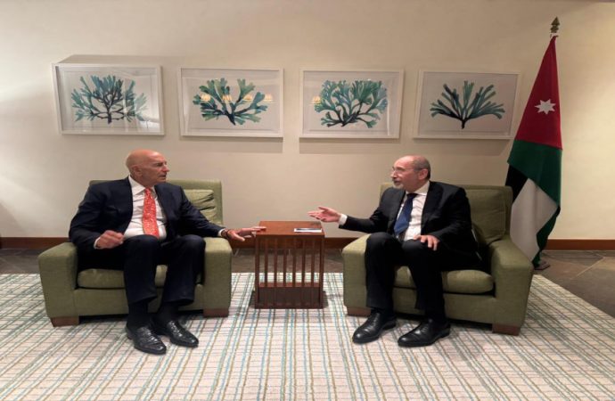 الصفدي وبارك يبحثان متابعة خريطة الطريق الأردنية السورية الأميركية لحل أزمة السويداء