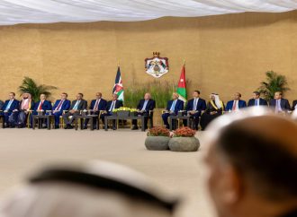 الملك يلتقي وجهاء وممثلين عن الكرك ويؤكد أهمية مواصلة الحكومة تنفيذ مشاريعها