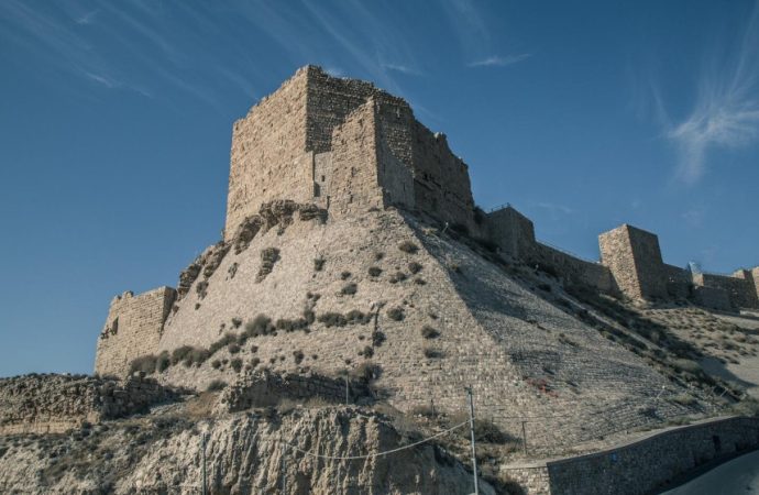 الملك يوجه الحكومة لإنشاء مشروع تلفريك في الكرك