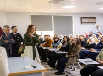 الملكة رانيا تزور الجامعة الأردنية
