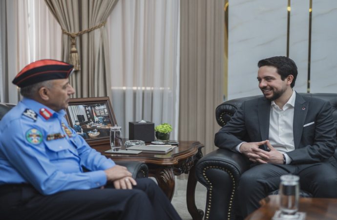 نائب الملك يؤكد ضرورة الاستمرار بمواكبة التطور التقني في مديرية الأمن العام