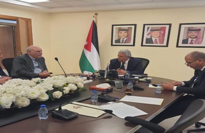 وزير النقل يؤكد ضرورة إدخال شريحة السائقين إلى منظومة الضمان الاجتماعي