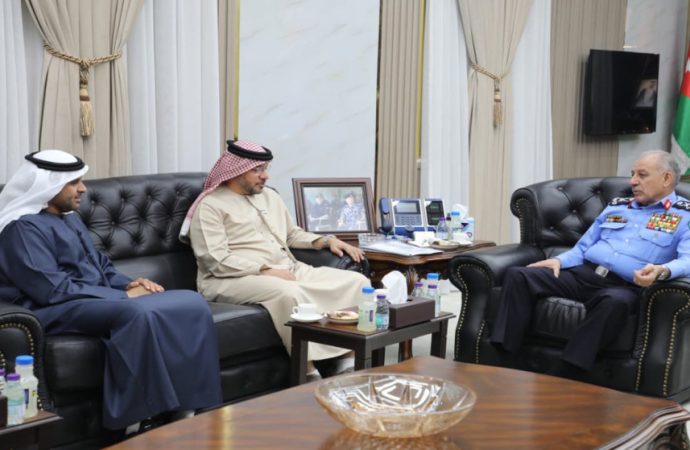 وفد من القيادة العامة لشرطة أبو ظبي يزور مديرية الأمن العام