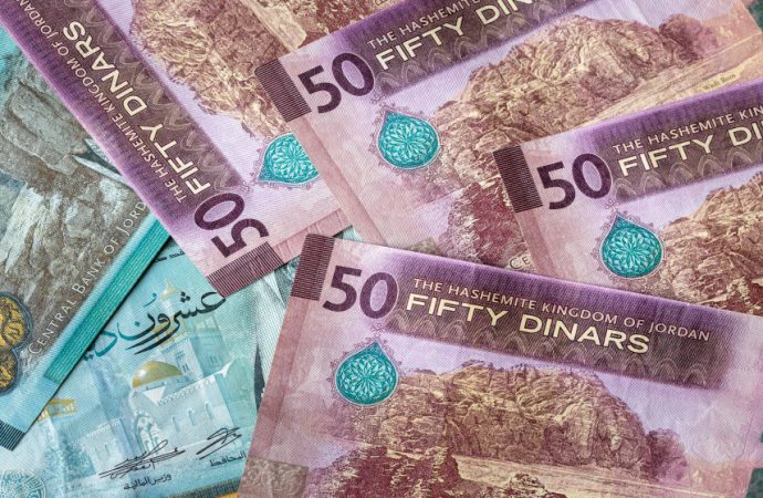 الضريبة: صرف الرديات الأحد واستكمال صرف الـ 60% المتبقية بداية العام