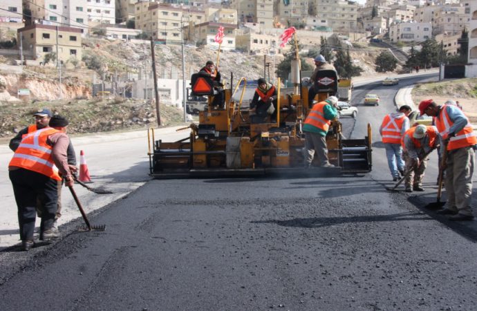 أمانة عمّان تنفذ أعمال تعبيد لـ2,825,000 مليون متر مربع من الشوارع