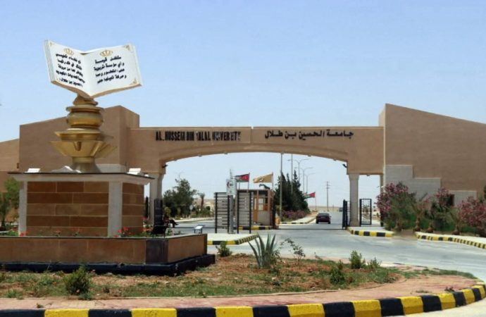 جامعات تؤجل دوام العاملين الخميس وتحول محاضرات الطلبة إلى التعليم عن بُعد