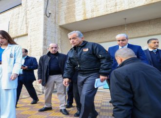 رئيس الوزراء يتفقد عدداً من المواقع في عين الباشا والبقعة وصافوط وأم الدنانير