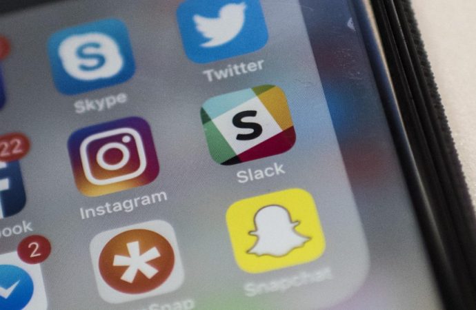 سويسرا: منفتحون على حظر دخول الأطفال إلى منصات التواصل الاجتماعي