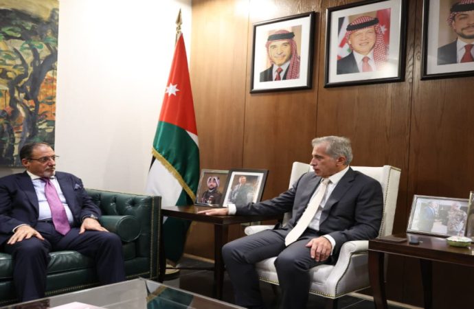 رئيس الوزراء يلتقي ممثّلين عن مجموعة ماج القابضة