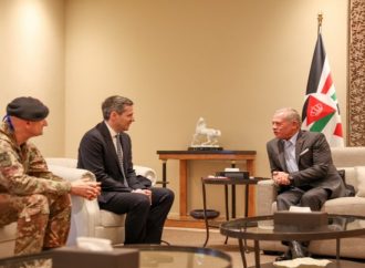 الملك يستقبل وكيل وزارة الدفاع الإيطالية ورئيس أركان القوات الإيطالية