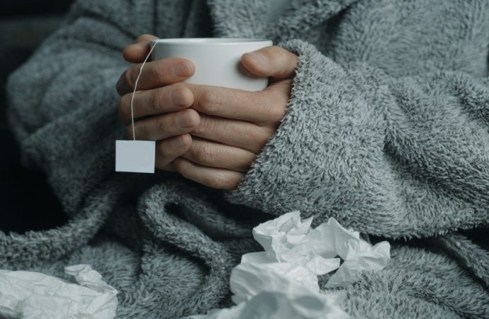 أطباء: الالتزام بالإجراءات الصحية أساس حماية المجتمع من أمراض الشتاء