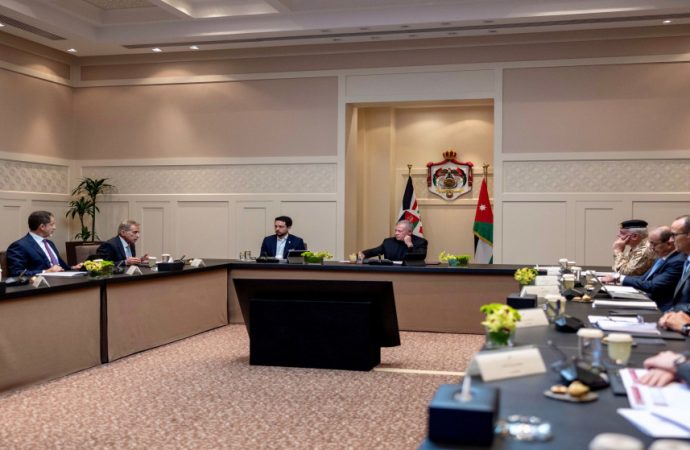 الملك يطلع على خطة الحكومة لتطوير المرحلة الأولى من مشروع مدينة عمرة
