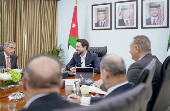 ولي العهد يؤكد أهمية جهود الحكومة للحد من الإلقاء العشوائي للنفايات
