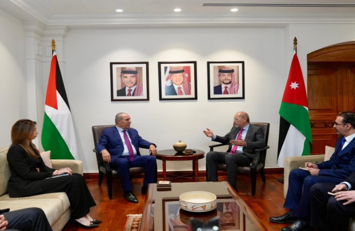 وزير الخارجية يجري مباحثات مع نائب الرئيس الفلسطيني