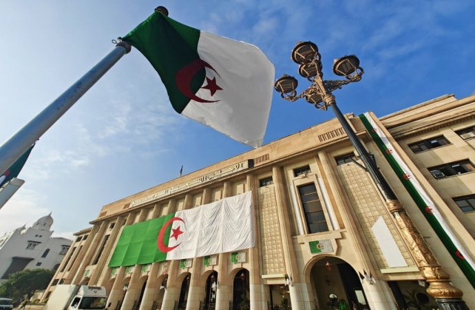 البرلمان الجزائري يصادق بالإجماع على قانون يُجرّم الاستعمار الفرنسي
