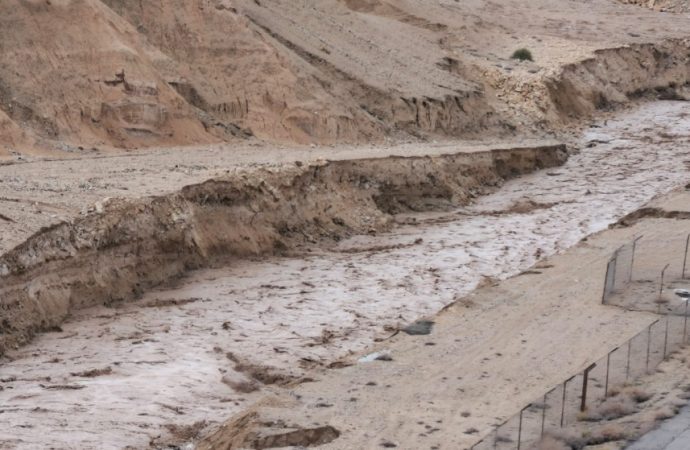 الأمن العام يدعو لتجنب أماكن تشكل السيول وتجمع مياه الأمطار