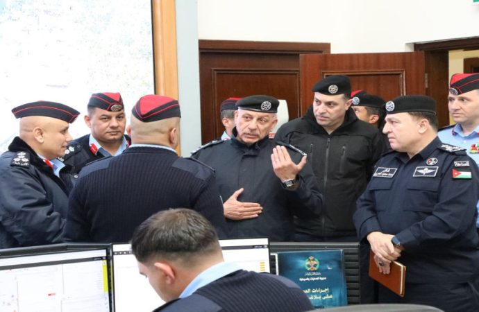 مدير الأمن العام يشيد بجهود الدفاع المدني خلال المنخفض الجوي