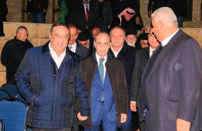المصري يضيء شجرة المحبة في مدينة الفحيص