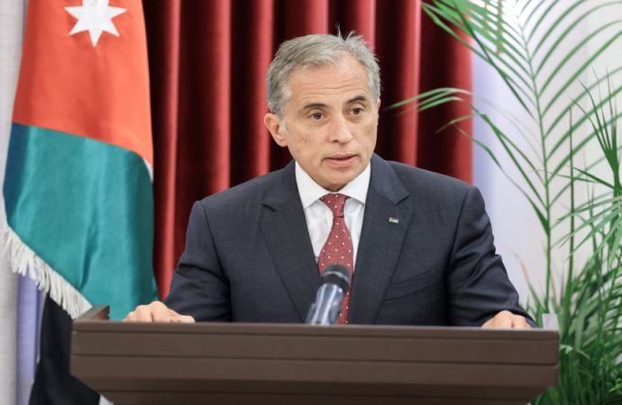 رئيس الوزراء يهنئ المسيحيين بعيد الميلاد وقرب حلول العام الجديد